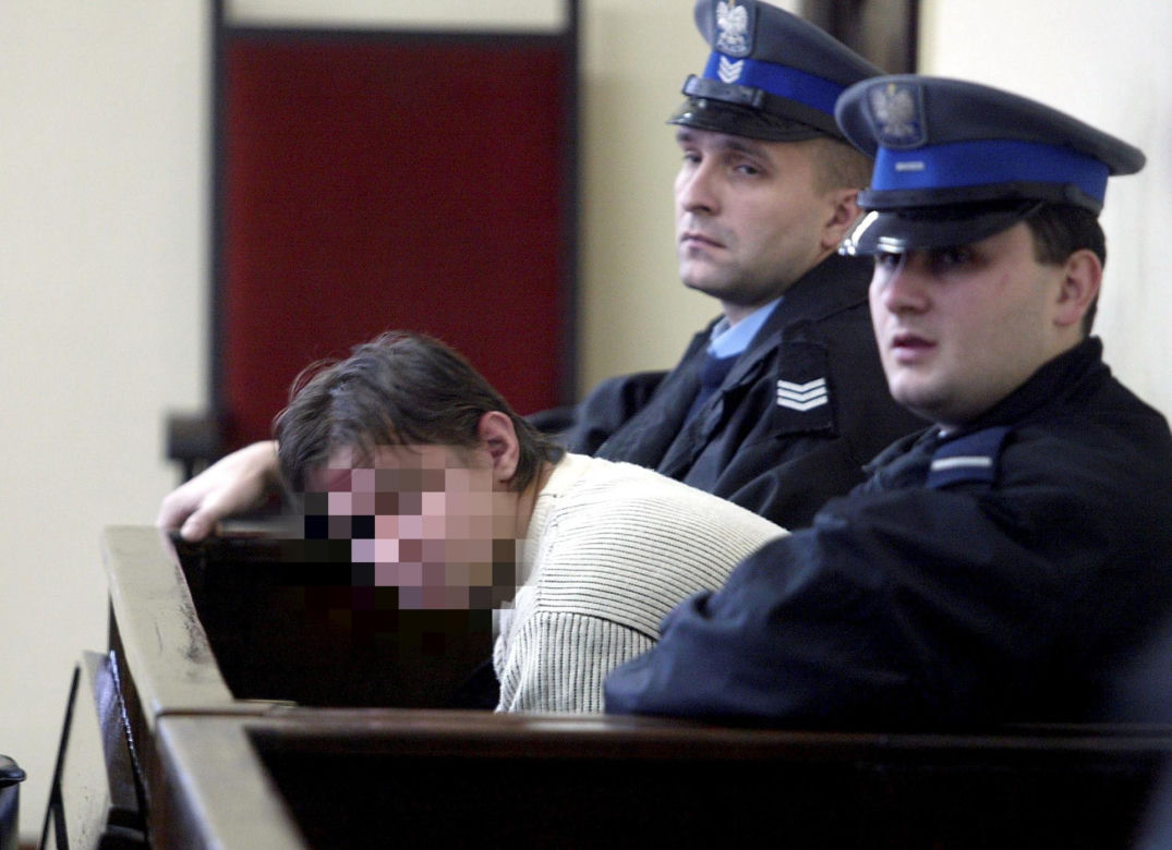 Pedofila "Cyklopa" złapała policja, ale tylko na badanie