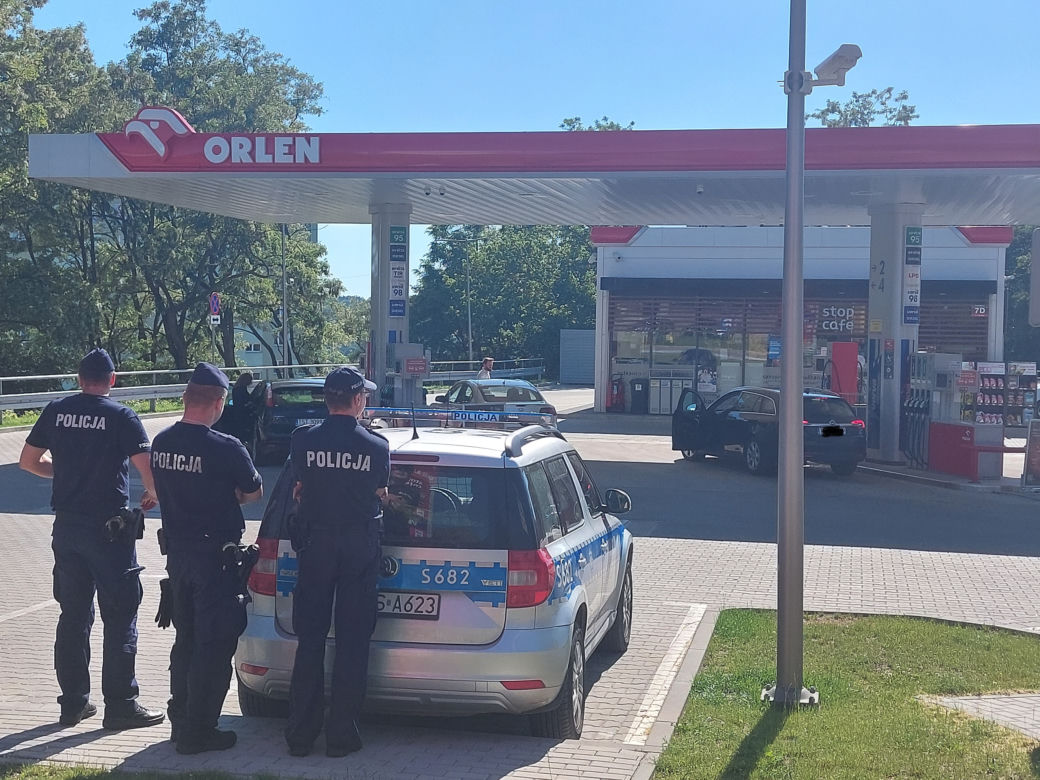 BLOKUJEMY ORLEN. W Starachowicach więcej Policji niż blokujących