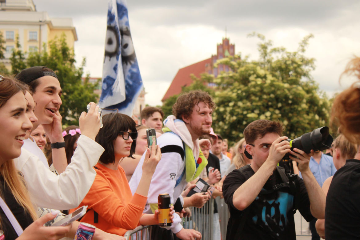 Studenci opanowali Wrocław. Pochód juwenaliowy przeszedł ulicami miasta. Było śpiewająco! [ZDJĘCIA]