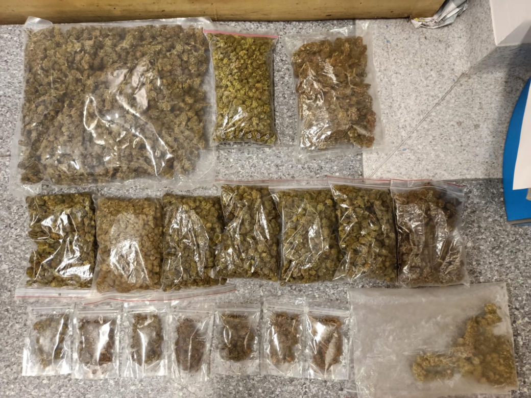 Akcja policji z Torunia na JAR-ze. W mieszkaniu było mnóstwo narkotyków