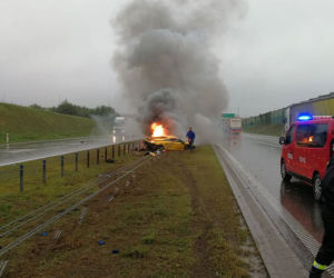 Luksusowe Lamborghini paliło się na A1 koło Tournia! W środku był 42-latek