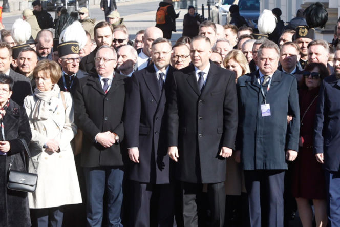 Rocznica katastrofy smoleńskiej. Prezydent Nawrocki uczcił pamięć zmarłych