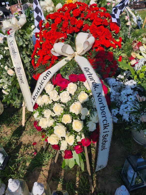 Grób ofiar wypadku w Jamnicy. Marzena i Mariusz osierocili trójkę dzieci [ZDJĘCIA]