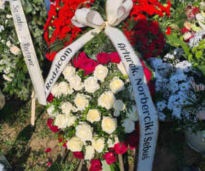 Grób ofiar wypadku w Jamnicy. Marzena i Mariusz osierocili trójkę dzieci [ZDJĘCIA]