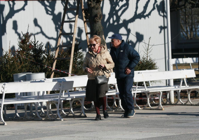 Stefan Friedmann z żoną na spacerze