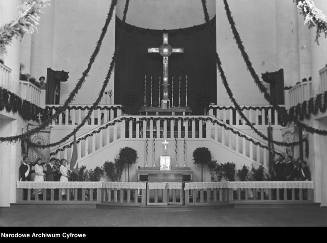 To największa archikatedra w Polsce. Była symbolem buntu wobec władz komunistycznych