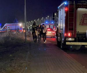 Z impetem wjechał w dzieci na poboczu, 13-latek walczy o życie