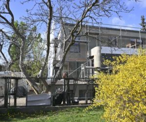 Niekończący się remont sąsiadów Kaczyńskiego