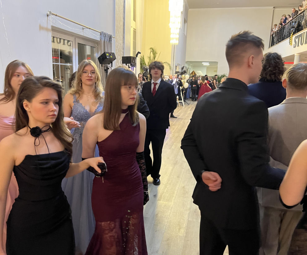 Studniówka II LO w Bydgoszczy: 360 osób bawiło się do białego rana! [ZDJĘCIA]