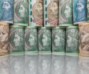 13. emerytura 2026. Wiemy dokładnie ile wyniesie. Tyle pieniędzy wpłynie na konta seniorów