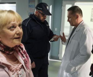 M jak miłość odc. 1605. Kisielowa (Małgorzata Rożniatowska), Artur Rogowski (Robert Moskwa), Andrzejek (Tomasz Oświeciński), Ula (Iga Krefft)