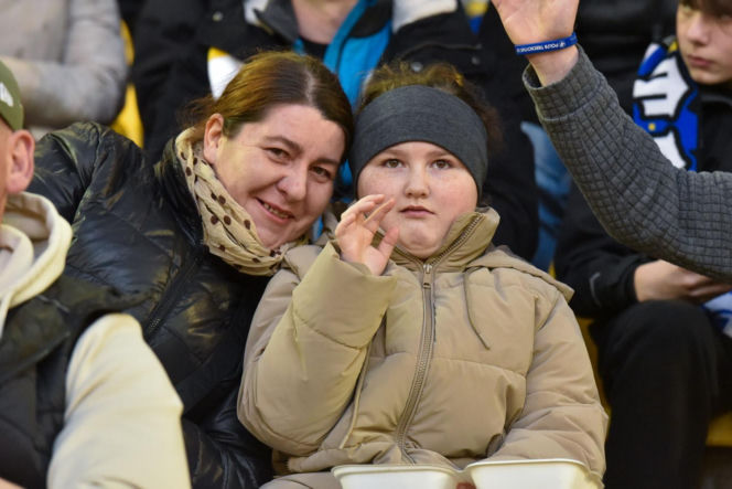 PRES Grupa Dewloperska Toruń - Abramczyk Polonia Bydgoszcz, zdjęcia kibiców i zawodników z pożegnania Adriana Miedzińskiego