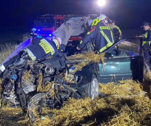 Wyrzysk: Audi wbiło się w naczepę ciągnika! 26-latek był bez szans!