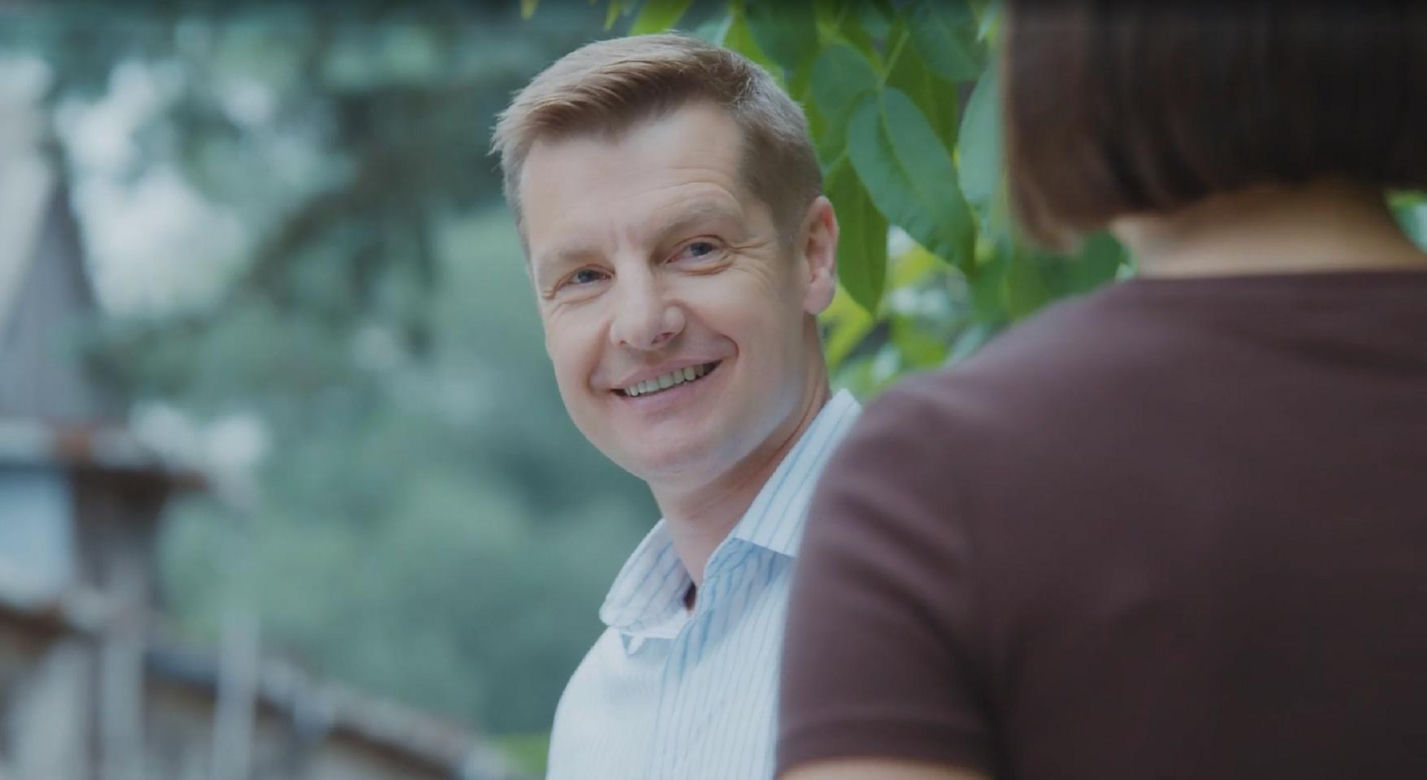 M jak miłość. Paweł (Rafał Mroczek),  Agnes (Amanda Mincewicz)