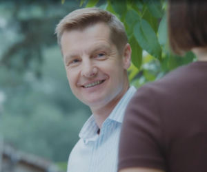 M jak miłość. Paweł (Rafał Mroczek),  Agnes (Amanda Mincewicz)