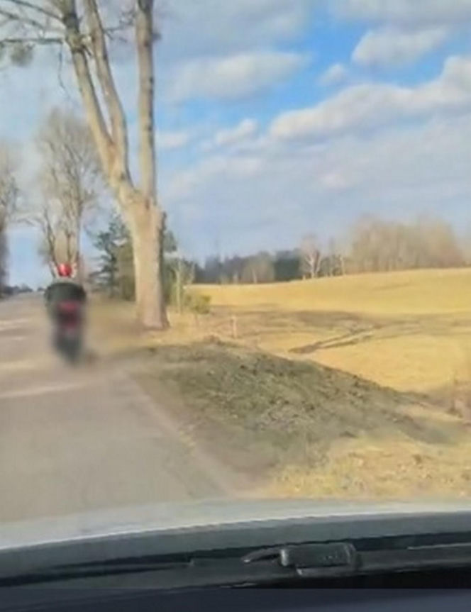 72-latek ciągnął psa za motorowerem. Zwierzę nie przeżyło