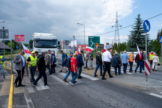 Mieszkańcy Skawiny wyszli na ulicę przeciwko przebiegowi S7 przez gminę