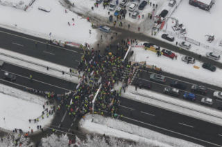 Mieszkańcy wyszli na ulice i zablokowali zakopiankę. Wszystko przez budowę drogi S7