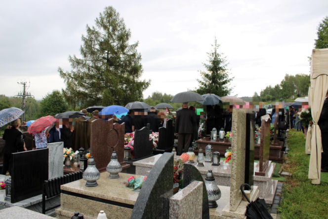 Niebo zapłakało nad Reginą Ż. Wzruszający pogrzeb ofiary tragedii na Węgrzech
