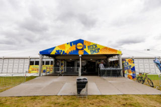 Festiwalowicze będą zachwyceni. Lidl wraca z całodobowym sklepem i rabatami 