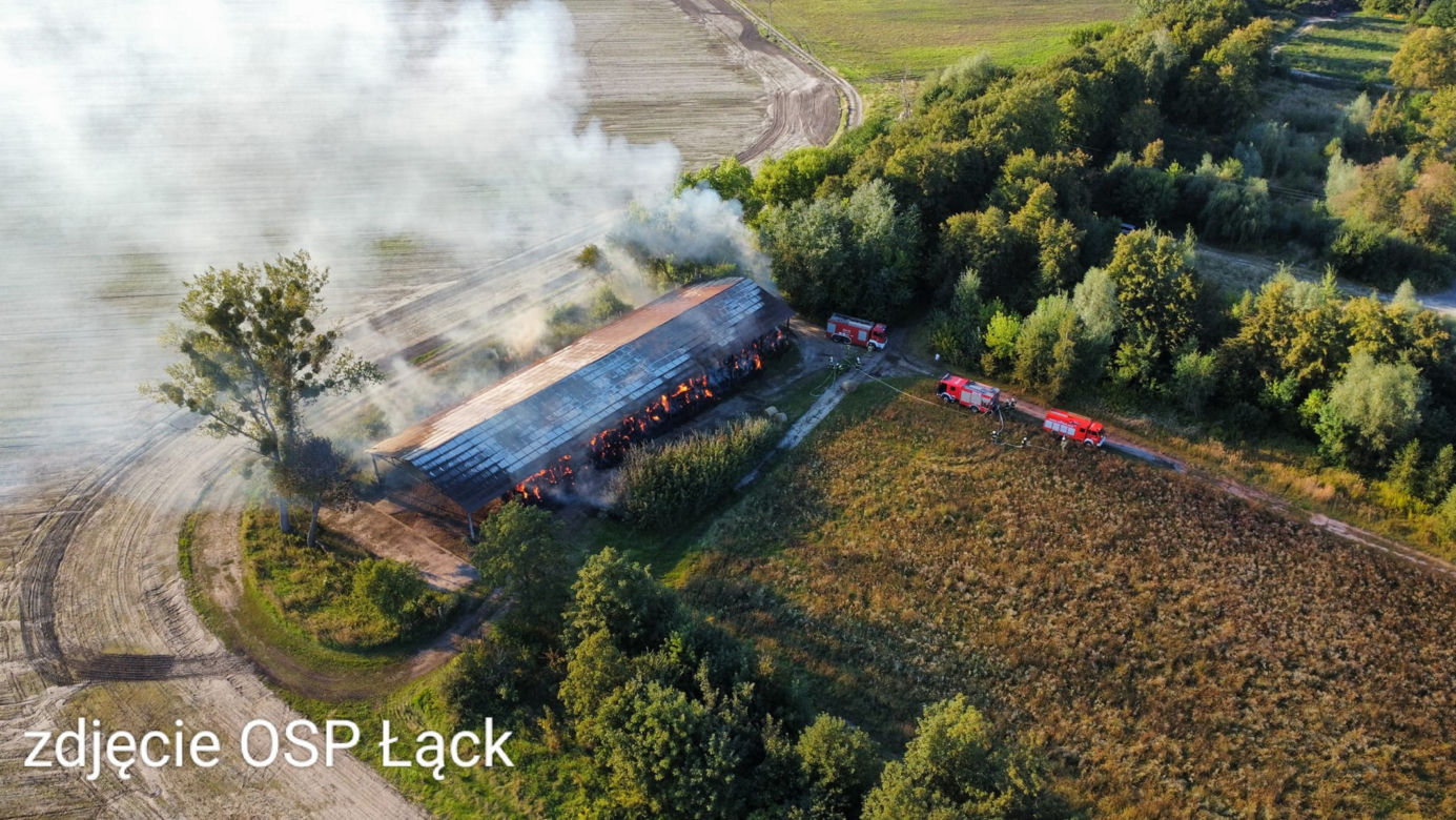 12-latek podpalił stadninę koni w Łącku? Ogromne straty. Strażacy walczyli z ogniem przez prawie 24 godziny [ZDJĘCIA]