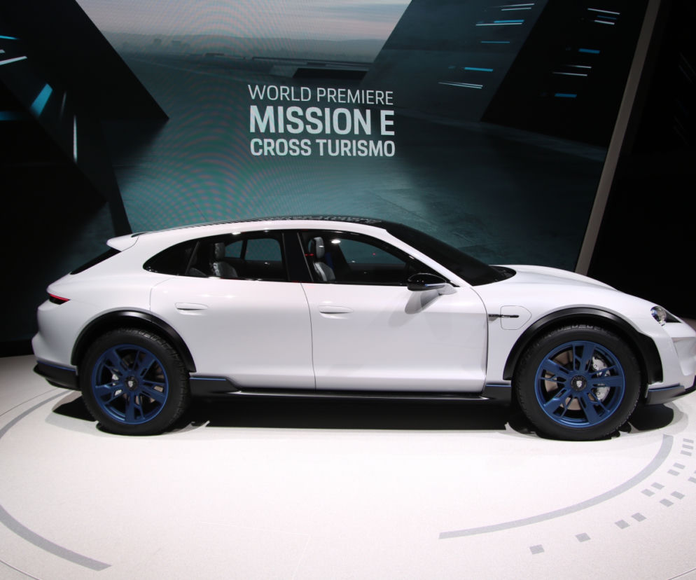 Porsche Mission E Cross Turismo