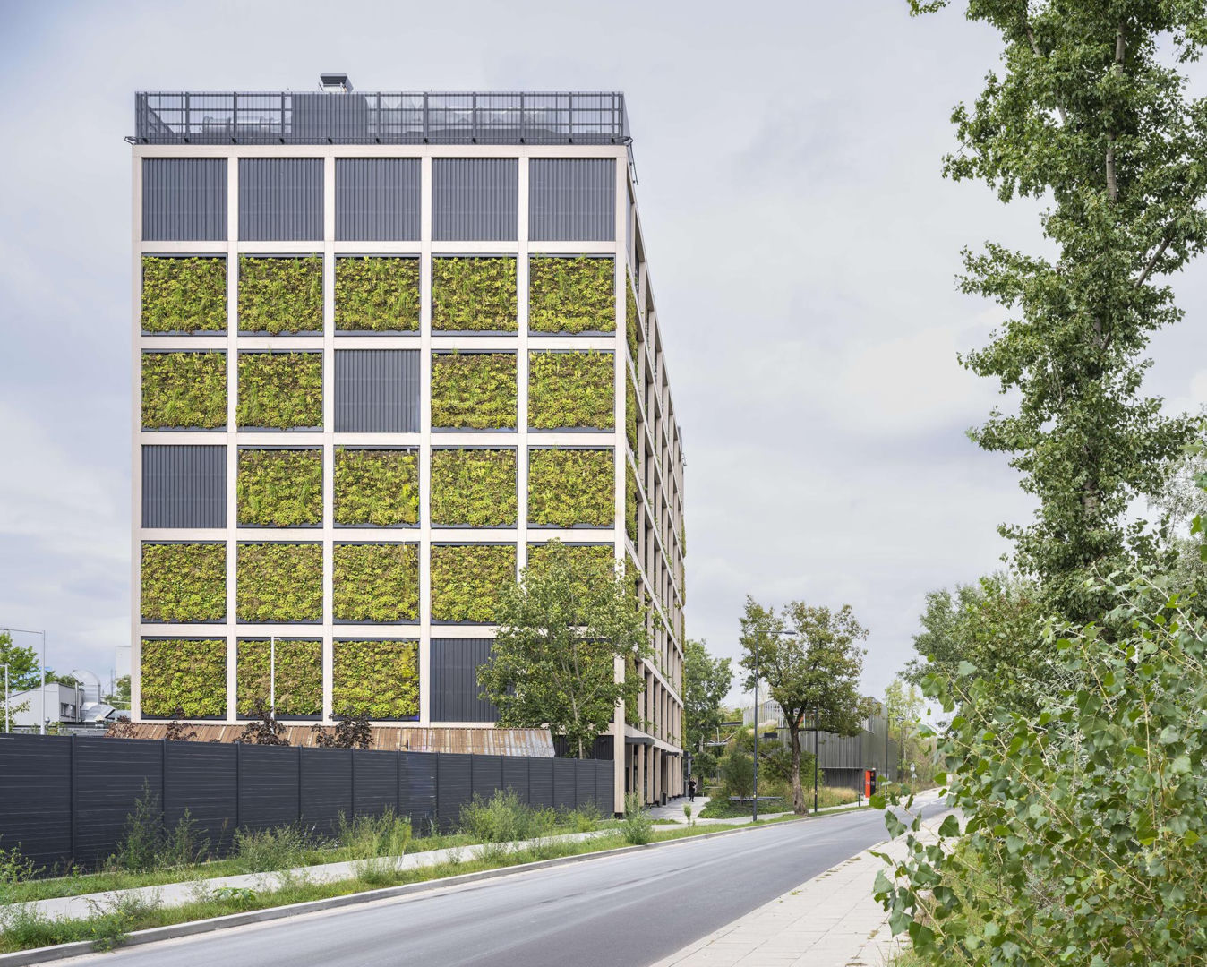 Budynek biurowo-administracyjny w kampusie CD PROJEKT RED