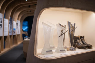 Małysz prezentuje trofea w nowym muzeum. Poznaj tajemnice Beskidzkiego Centrum Narciarstwa