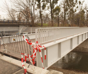 Nowa kładka dla pieszych i rowerzystów w parku Klecińskim