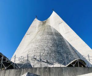 Kościół pokryty powłoką z betonu to projekt z lat 50. Kalisz