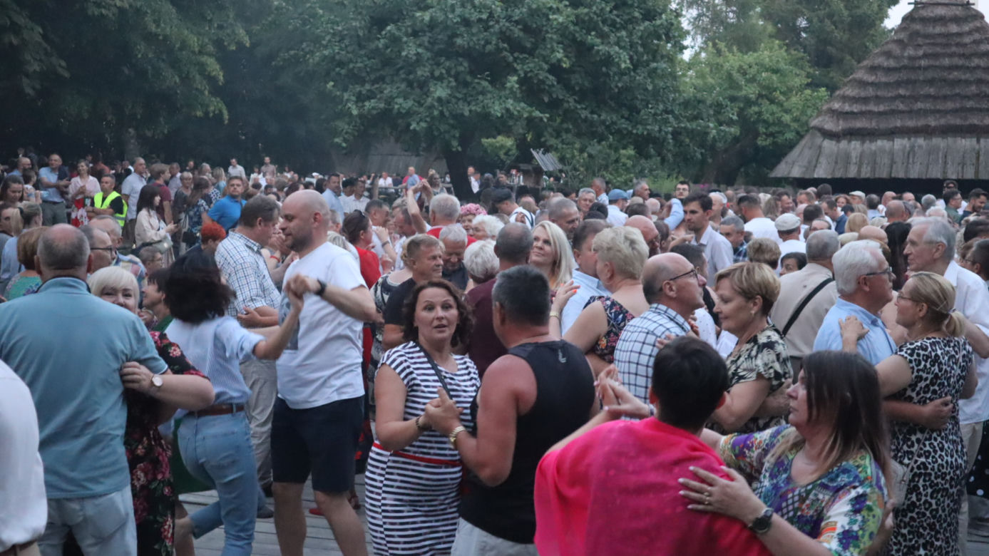 Wszyscy ruszyli do zabawy! Tak wyglądała potańcówka w lubelskim skansenie!