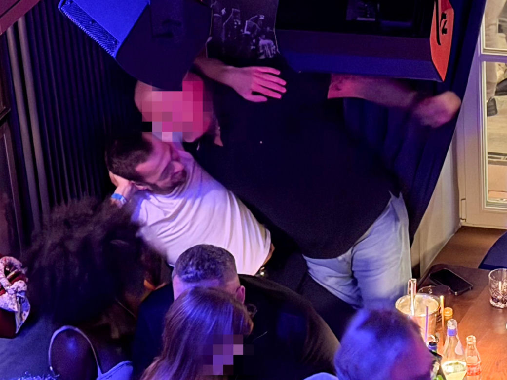 Posłowie Bartosz Romowicz i Piotr Górnikiewicz po wieczornym głosowaniu przyjechali do klubu Piano Bar