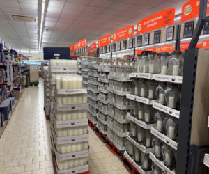 Markety już gotowe na Wszystkich Świętych. Tak wyglądają półki w Lidlu 