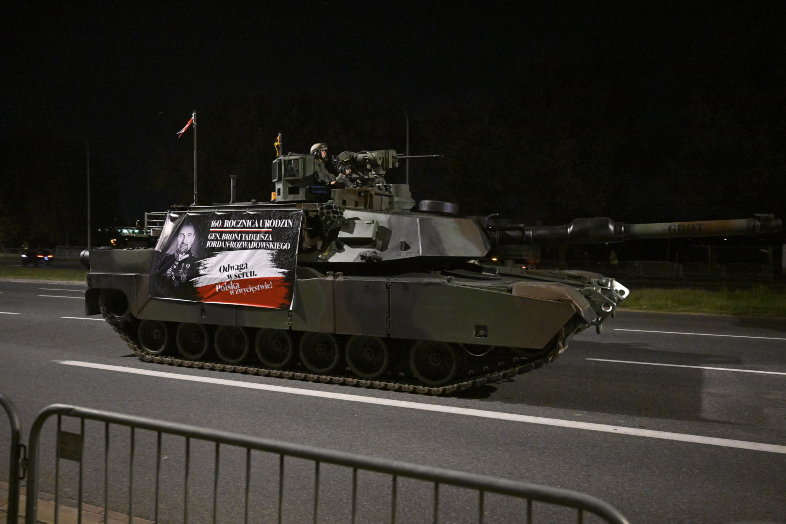 Nocna próba defilady wojskowej w Warszawie 2