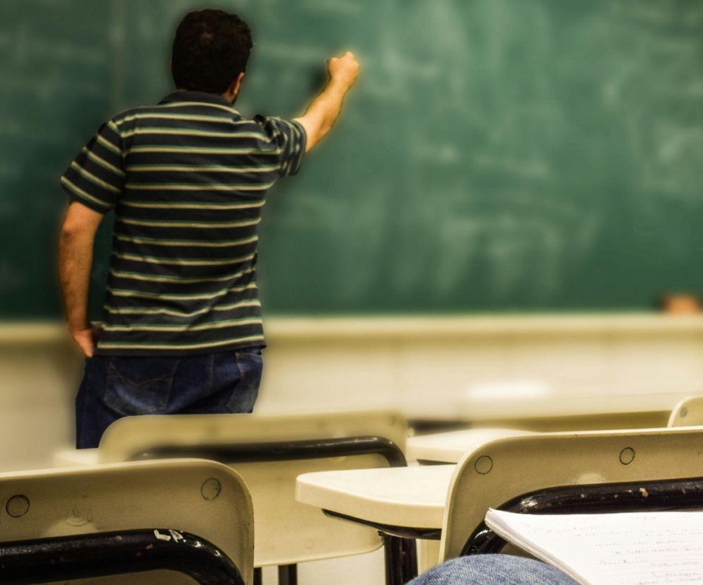 Edukacja obywatelska wchodzi do szkół. Nowy przedmiot od września 2025 roku. Co będzie na lekcjach?