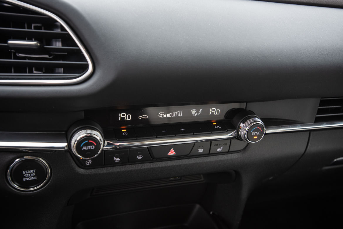 Toyota C-HR 2.0 Hybrid Dynamic Force 184 KM e-CVT vs Mazda CX-30 Skyactiv-X 180 KM 6MT AWD