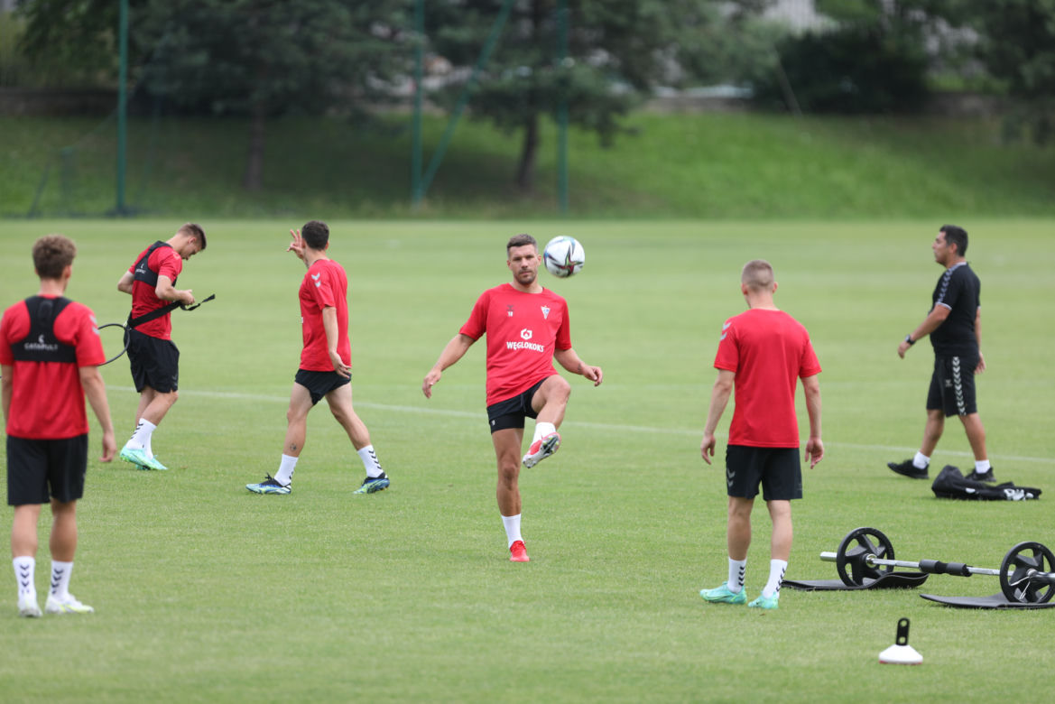 Łukasz Podolski już czaruje w Zabrzu. Tak wyglądał pierwszy trening gwiazdy w Górniku.