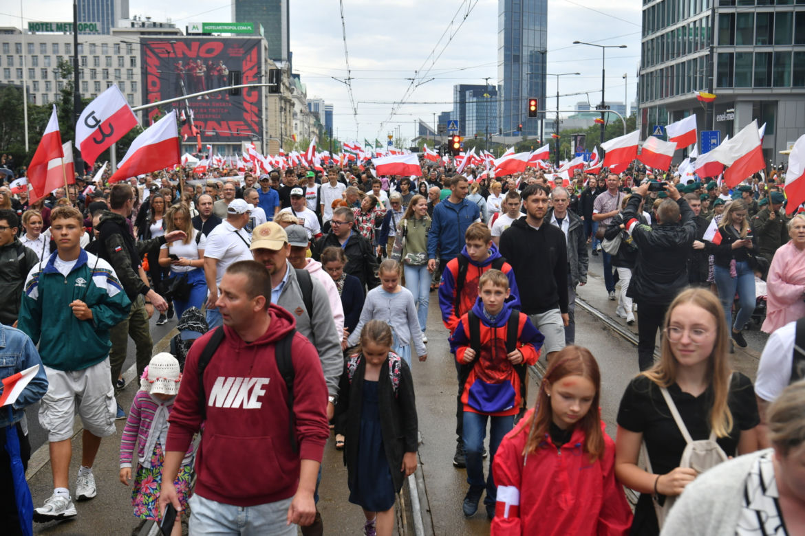 Zdjęcia z Marszu Powstania Warszawskiego