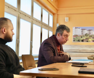 Śmieci, smród i strach na Gocławiu. Sąsiad zbieracz terroryzuje mieszkańców. On potrzebuje pomocy