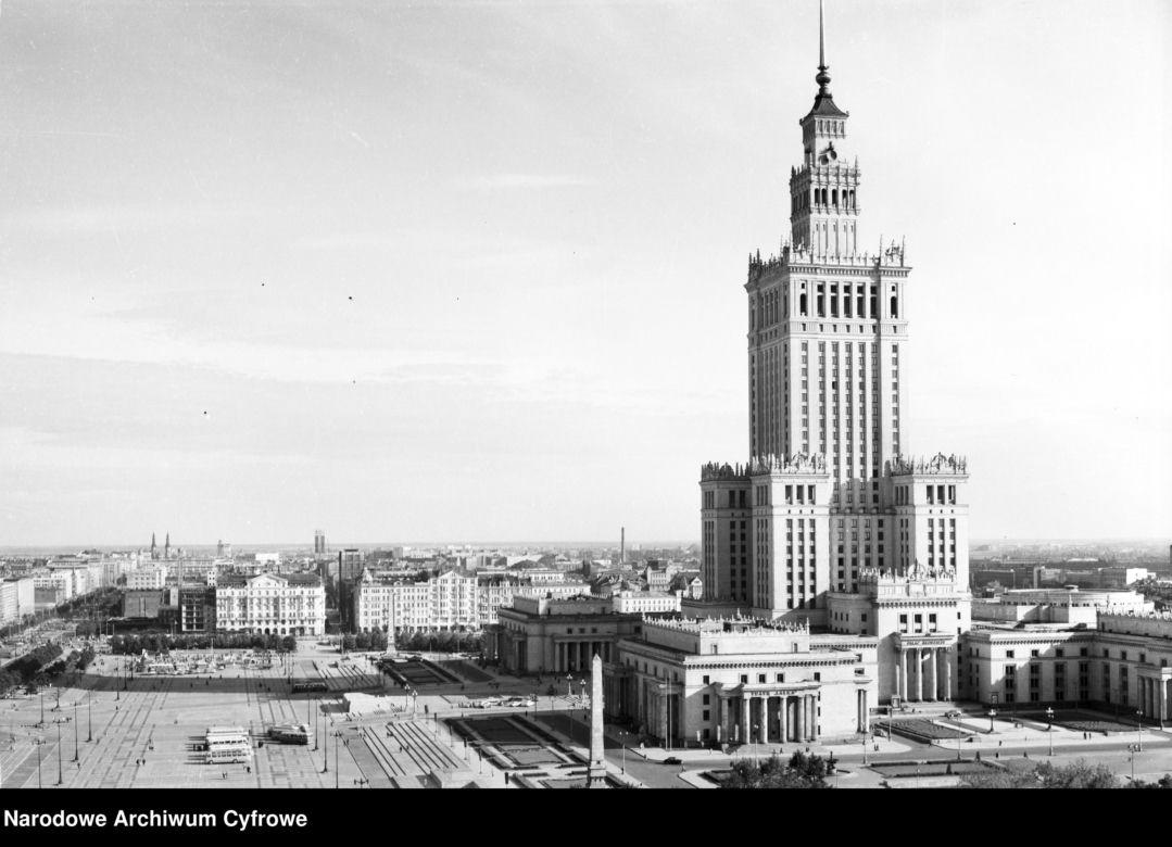 QUIZ PRL. Pałac Kultury i Nauki w Warszawie. Zmierz się z historią dziarskiego 70-latka? 