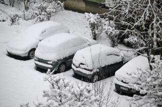 Zimą nie rób tego w samochodzie! Grozi ci 15 punktów karnych i 3000 zł mandatu!