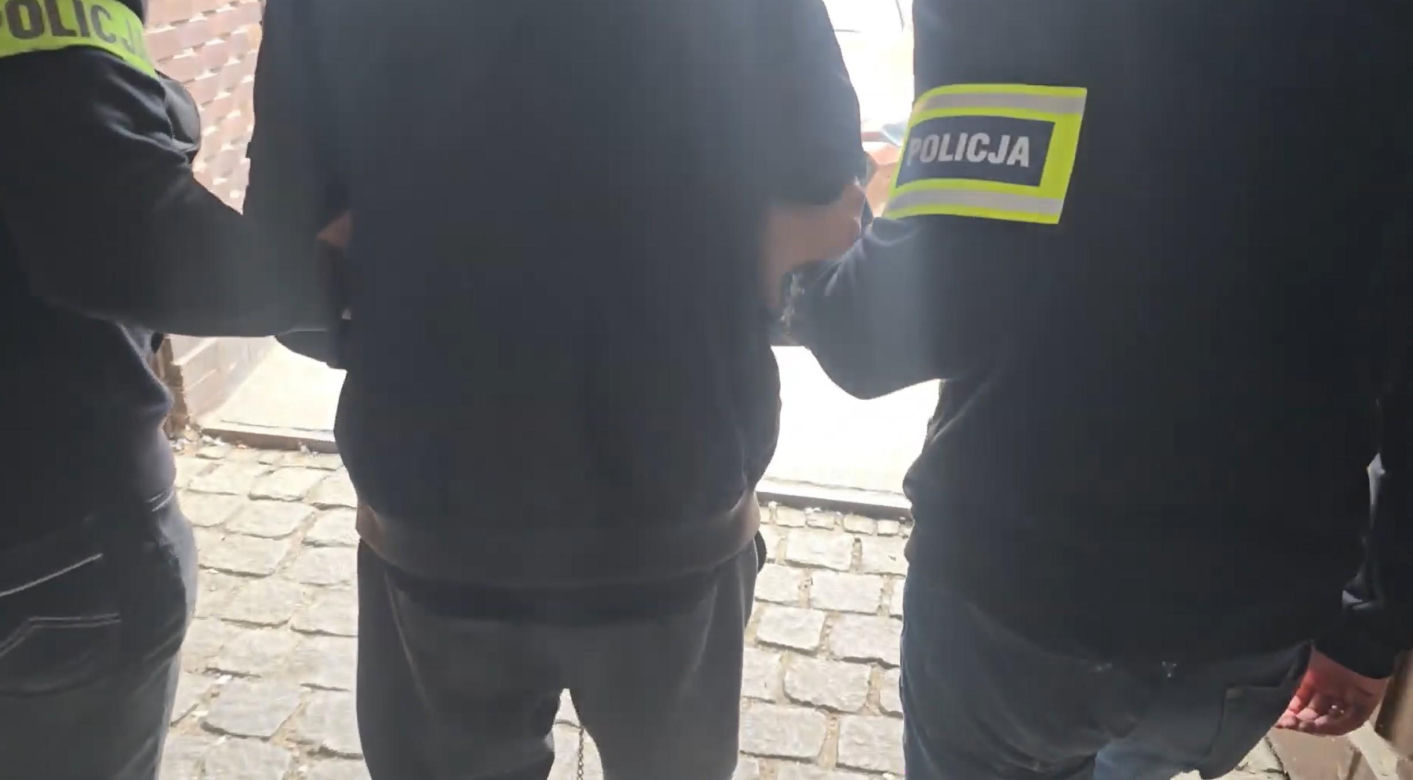 Dramat na studenckiej imprezie we Wrocławiu! Mężczyzna z nożem wtargnął na statek