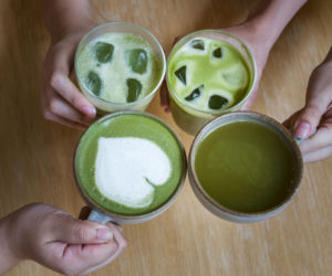 Matcha, chai czy yerba mate? Te zamienniki kawy mogą dać energię bez mocnego „kopnięcia”