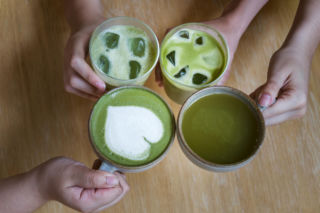 Matcha, chai czy yerba mate? Te zamienniki kawy mogą dać energię bez mocnego „kopnięcia”