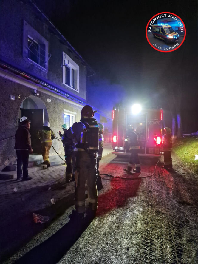 Pożar mieszkania w bloku przy ul. Wołowej w Tuchowie. Ewakuowano 13 osób
