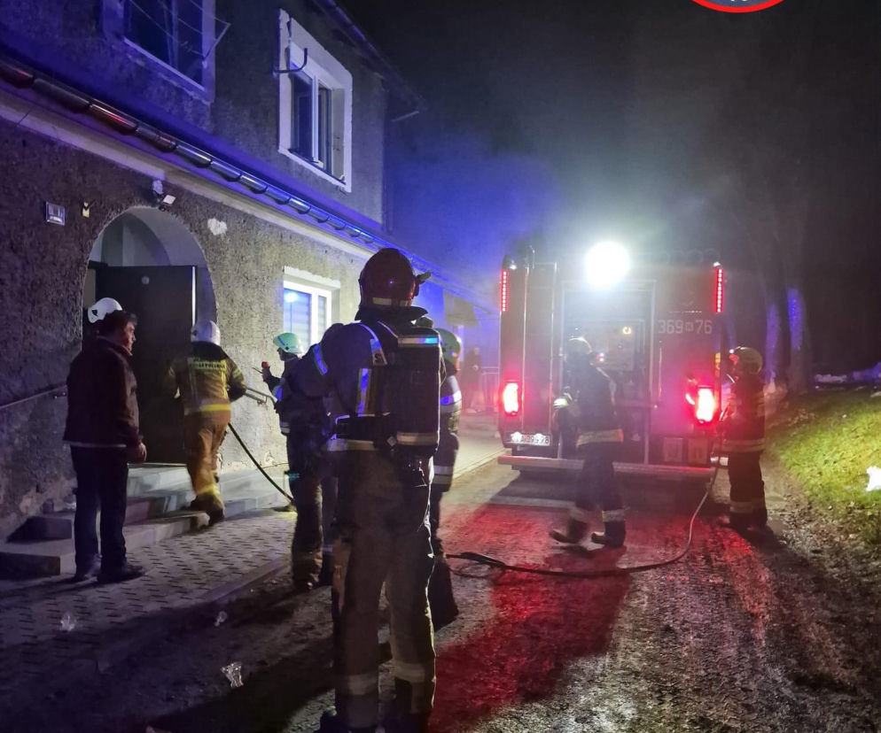 Groźny pożar przy ulicy Wołowej w Tuchowie. Z budynku ewakuowano 13 osób