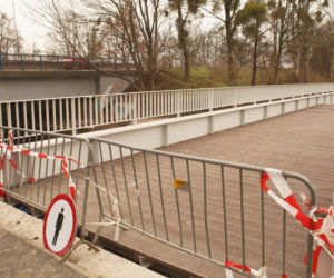 Nowa kładka dla pieszych i rowerzystów w parku Klecińskim