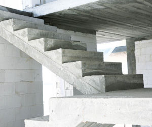 Schody betonowe – trwałe i stabilne. Wybierz żelbetowe, by mieć spokój na lata