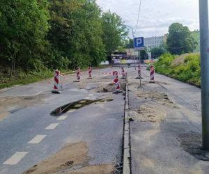 Ulica Starkiewicza zamknięta po awarii wodociągu