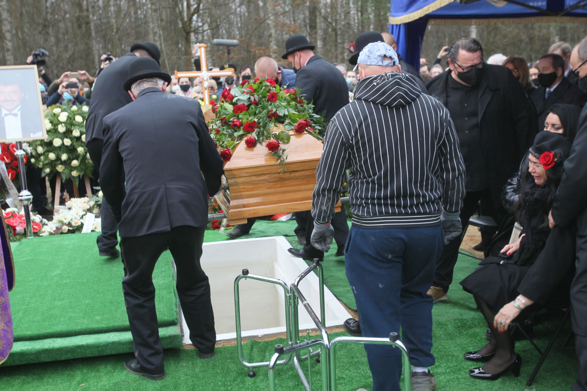Pogrzeb Krzysztofa Krawczyka. Cmentarz w Grotnikach.